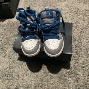 Jordan 1 mid